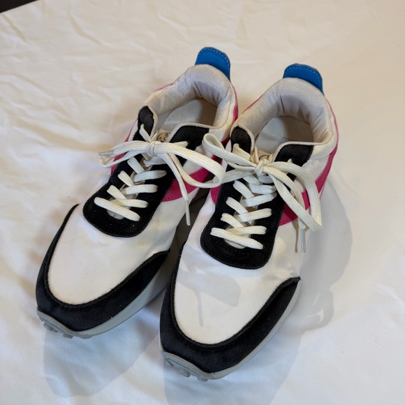 Steve Madden Shoes - Steve Madden Madilyn White and Black‎ Sneakers with Pink Accents